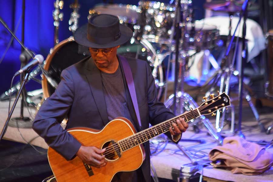 51 Eric Bibb