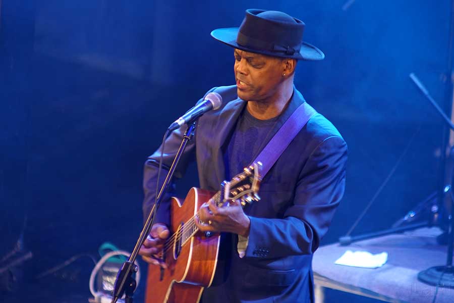 52 Eric Bibb