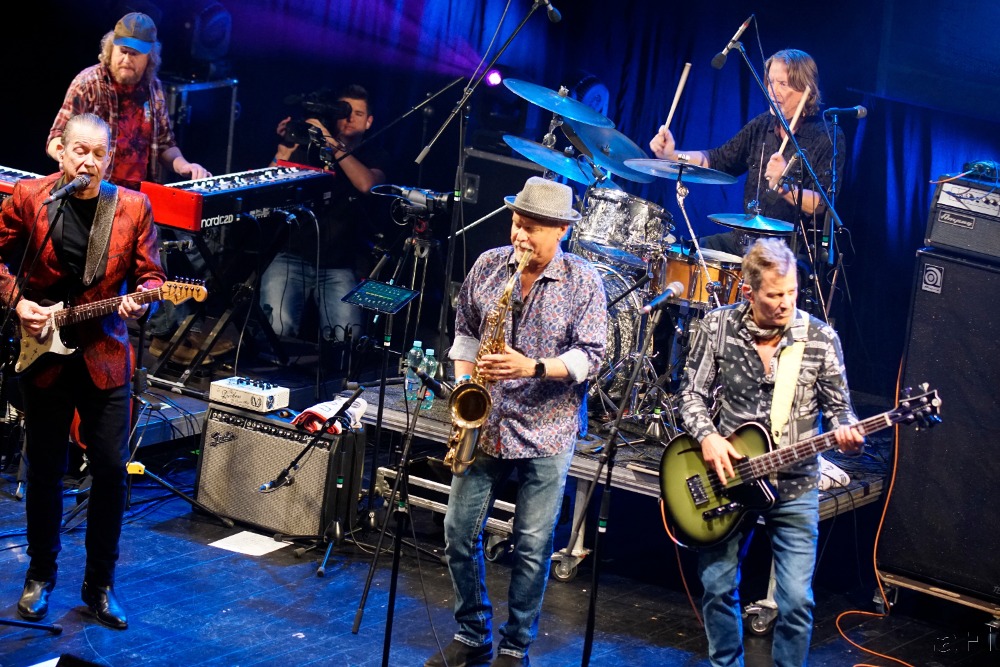 71 Tommy Castro & The Painkillers