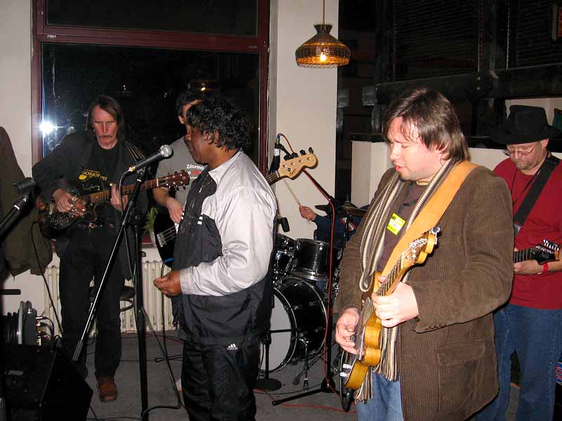 24 Blues Alive 2006