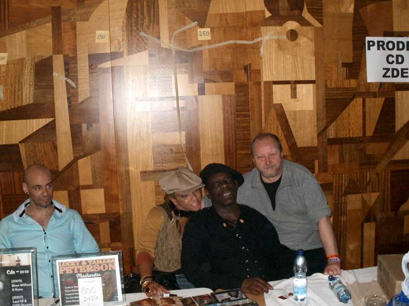 22 Blues Alive 2012